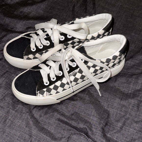 Shoes - Picture 2 of 4